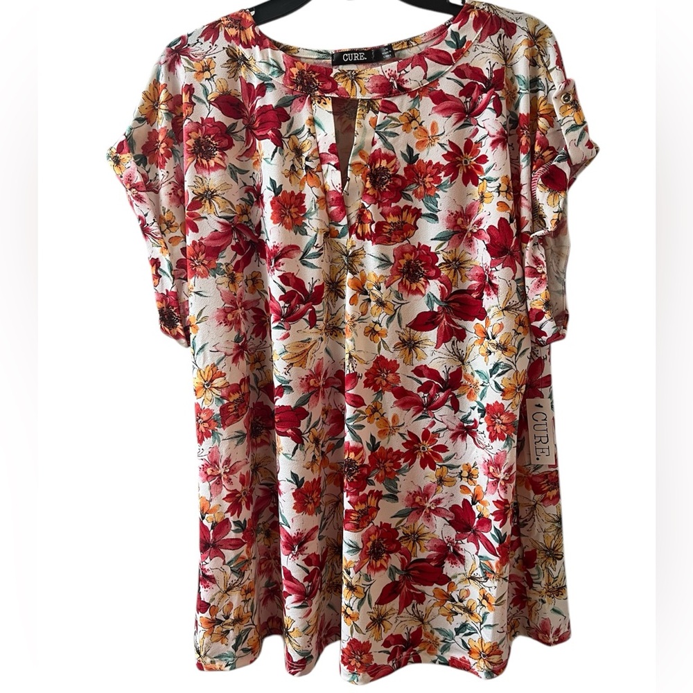 Cure woman’s floral blouse